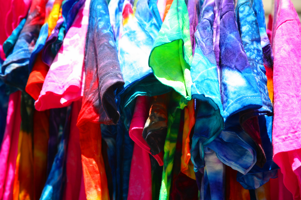 Tye dye is a great indoor summer activity for kids and adults